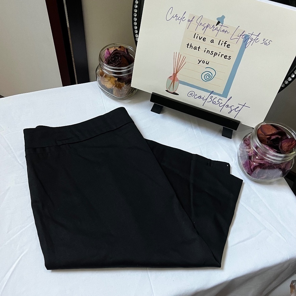 NWOT Women's Dress Skirt Size 10 Black Semi Stretch